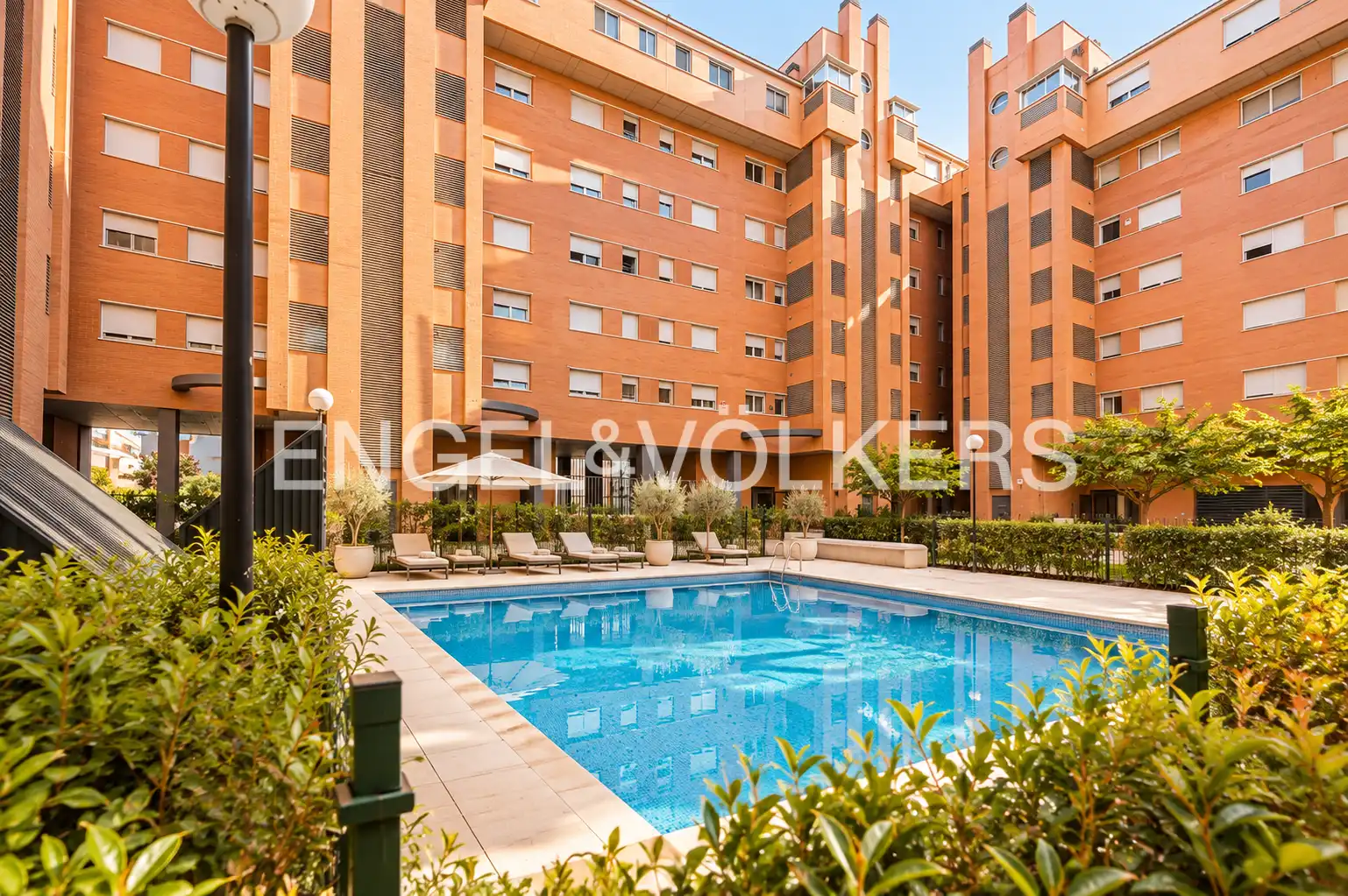Swimming pool of Attic for sale in Madrid  with Air Conditioner, Heating and Private garden
