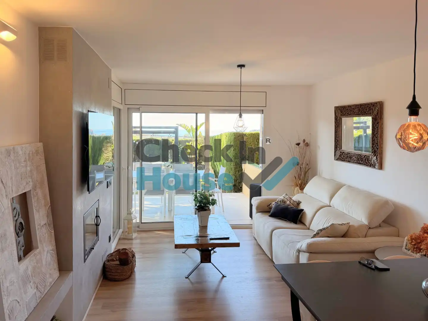 Sala de estar de Planta baja en venta en Castell d'Aro, Platja d'Aro i s'Agaró con Aire acondicionado, Jardín privado y Trastero