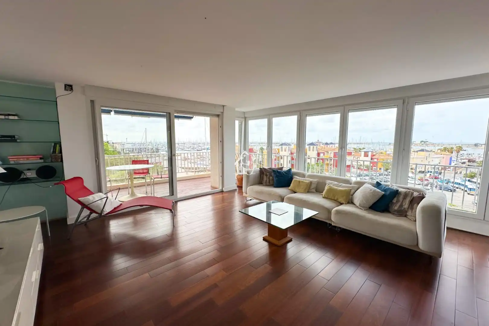 Sala de estar de Piso de alquiler en Torrevieja con Parquet, Terraza y Piscina