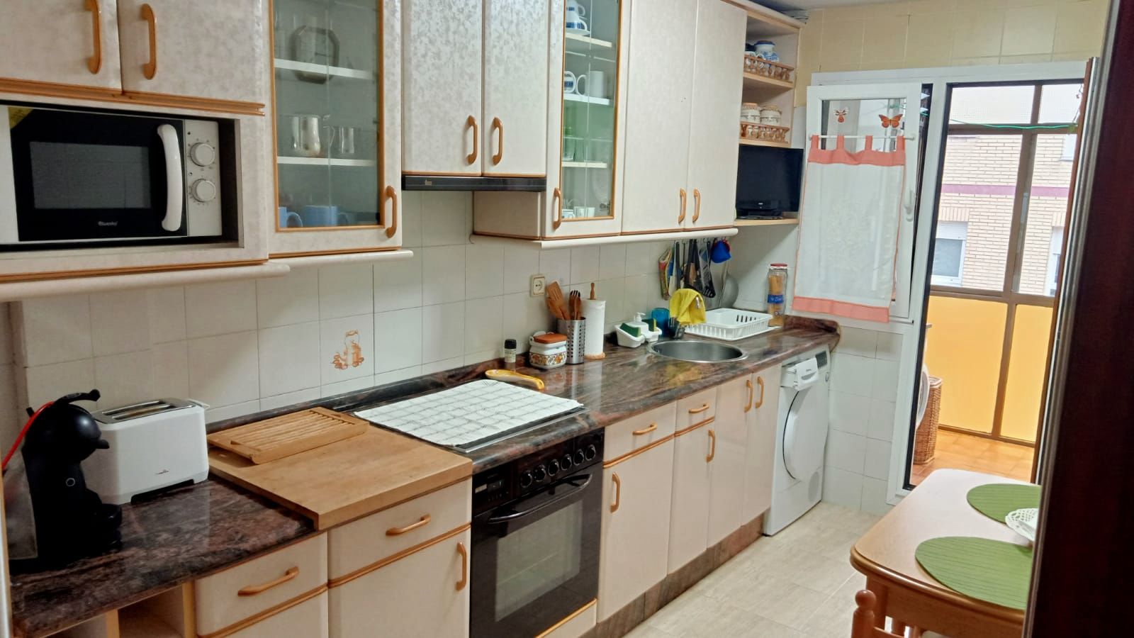 Cuina de Pis de lloguer en Oviedo  amb Calefacció, Parquet i Traster