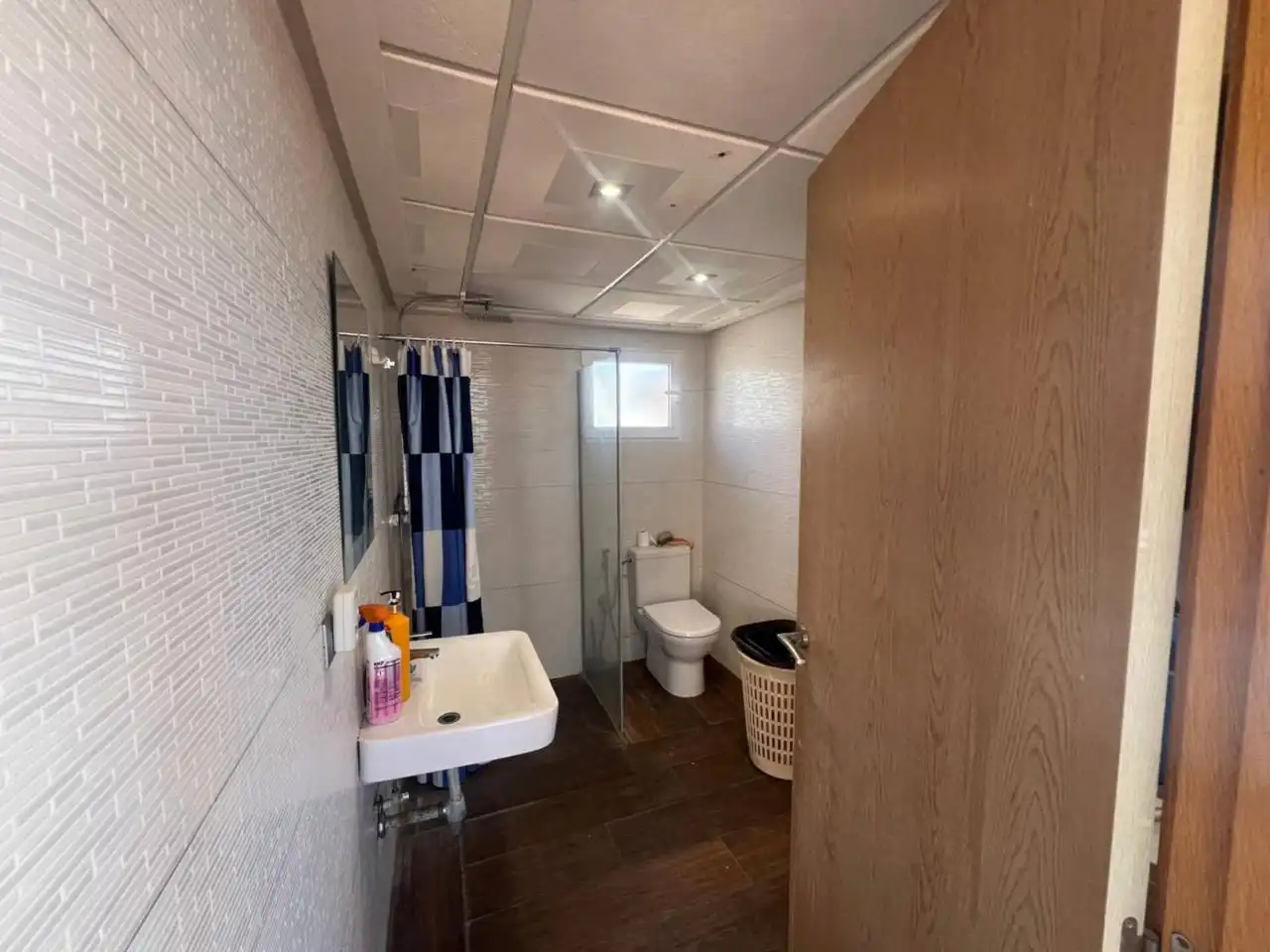 Bany de Casa o xalet en venda en Alicante / Alacant amb Aire condicionat, Calefacció i Jardí privat