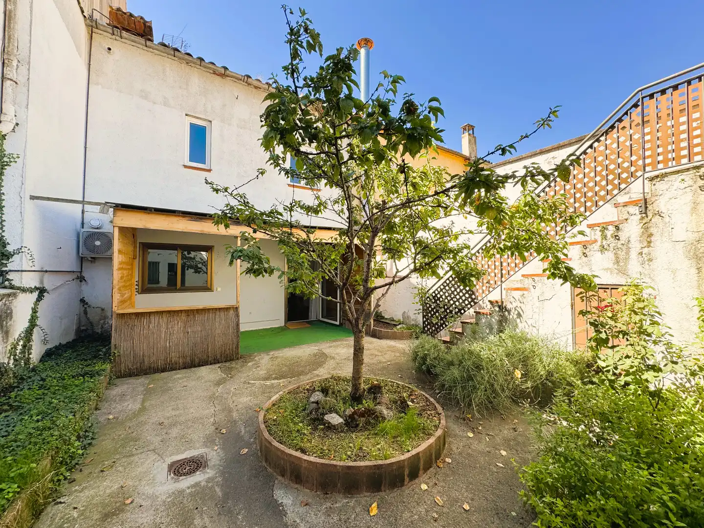 Vista exterior de Casa adosada en venta en Guardiola de Berguedà con Calefacción, Terraza y Horno