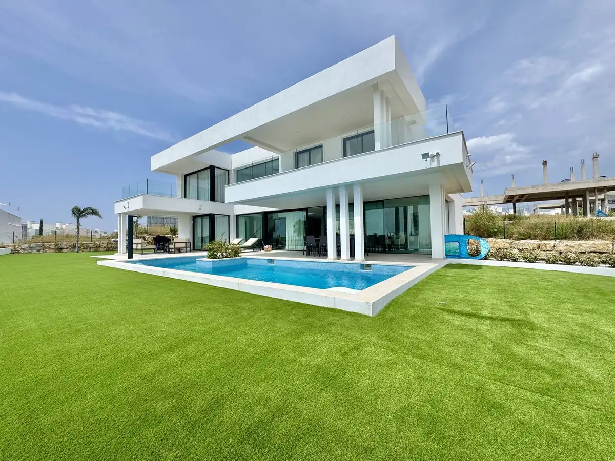 Casa con piscina en venta en Estepona - Estepona,Cancelada,Calle Arminio, imagen 2