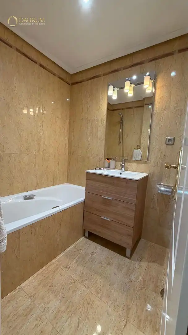 Bathroom of Flat for sale in Madrid  with Heating, Storage room and Furnished
