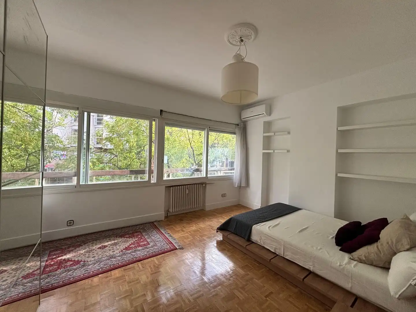 Schlafzimmer von Wohnung zur Miete in Madrid mit Klimaanlage, Heizung und Möbliert