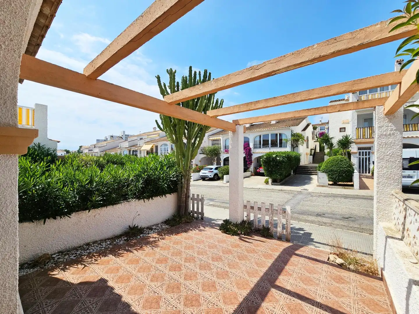 Vista exterior de Casa o xalet en venda en Santa Pola amb Terrassa, Jacuzzi i Piscina comunitària