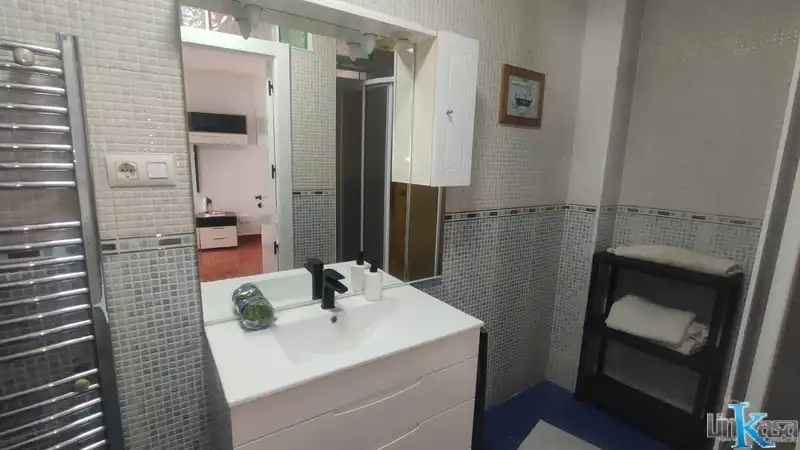 Bany de Pis en venda en Linares amb Moblat i Balcó