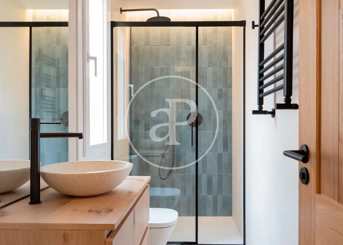 Bathroom of Flat for rent in Madrid  with Air Conditioner, Heating and Terrace