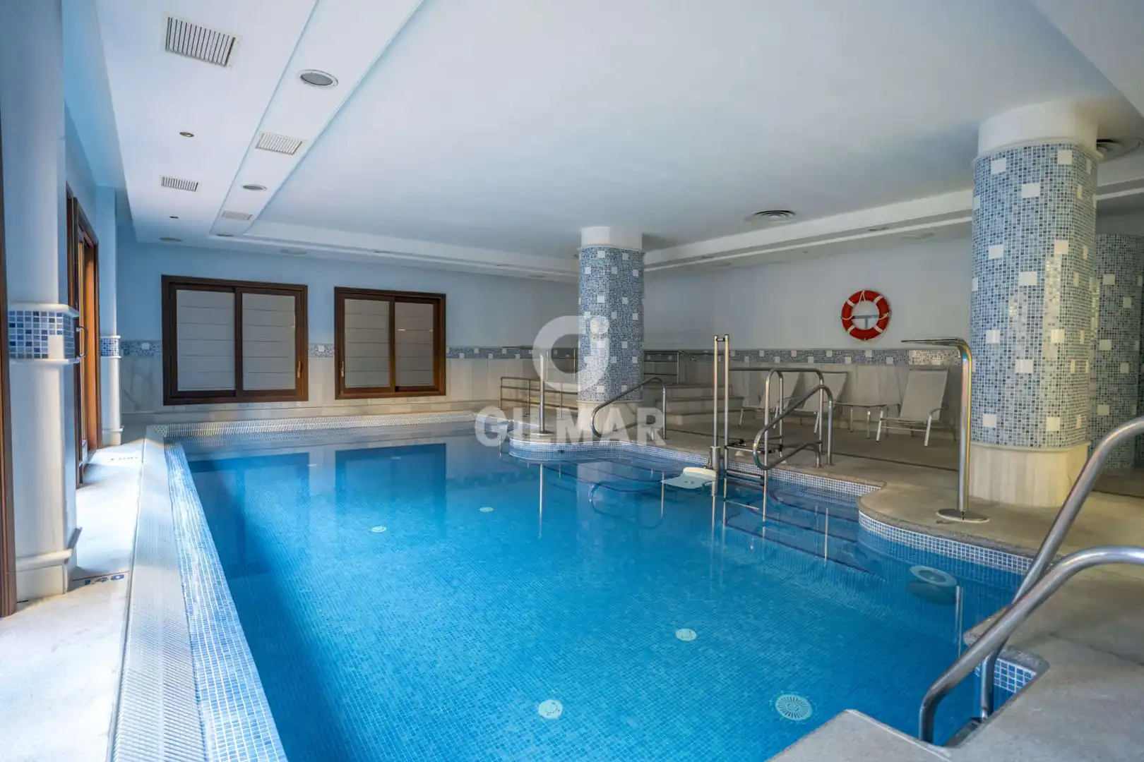Piscina de Planta baja en venta en Estepona con Calefacción, Jardín privado y Trastero