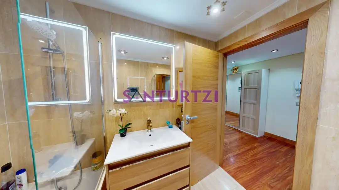 Baño de Piso en venta en Santurtzi  con Calefacción, Terraza y Trastero