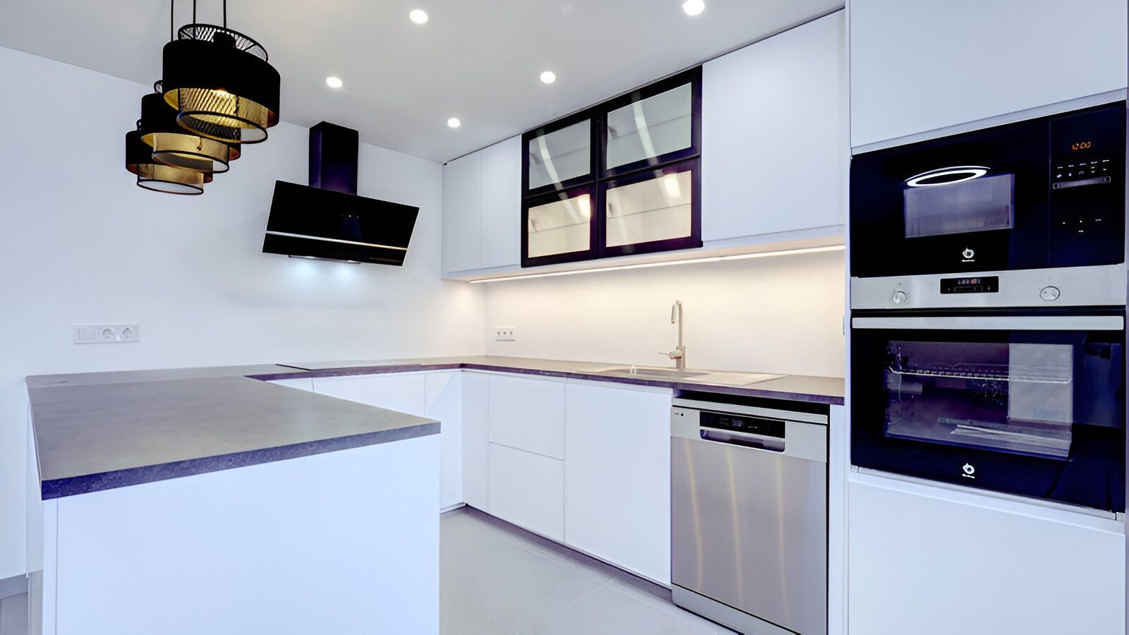 Kitchen of Attic for sale in Marbella  with Air Conditioner, Terrace and Storage room