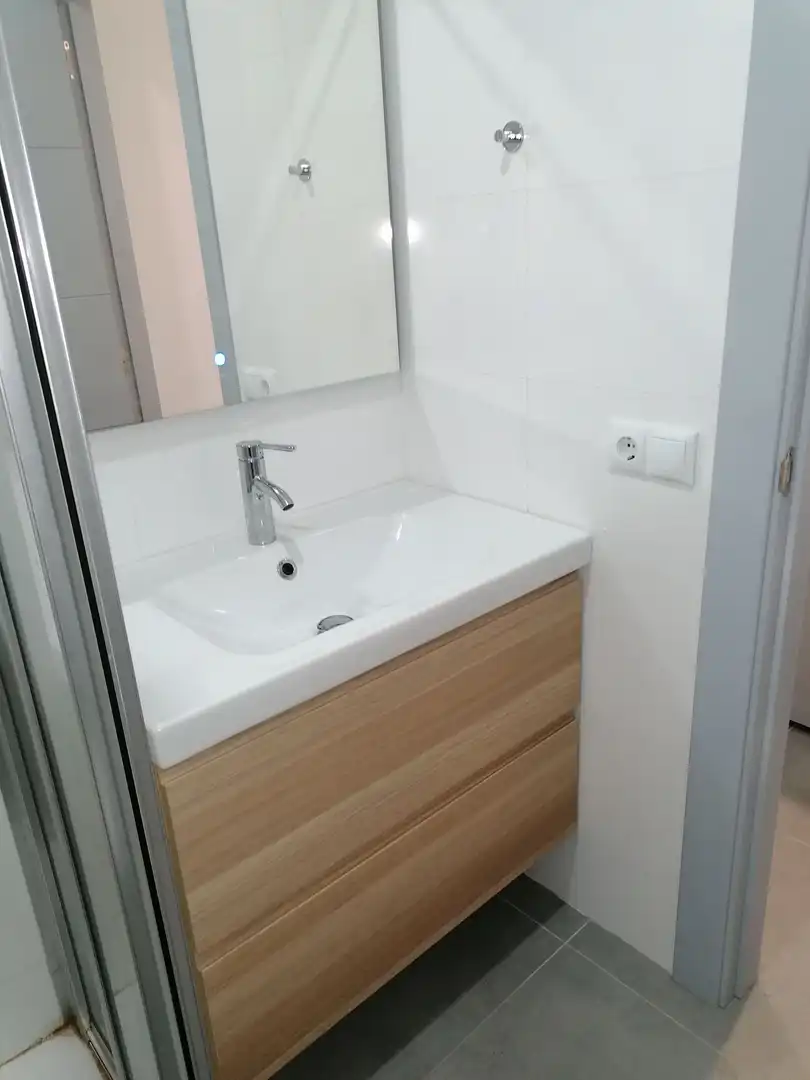 Bathroom of Apartments for rent in Algeciras  with Furnished
