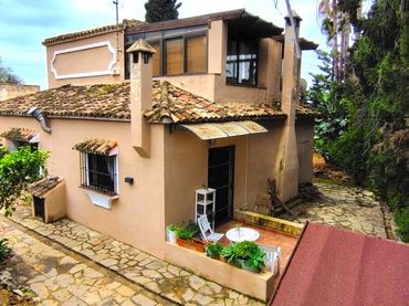 Casa amb balcó en venda a Río Real - Los Monteros