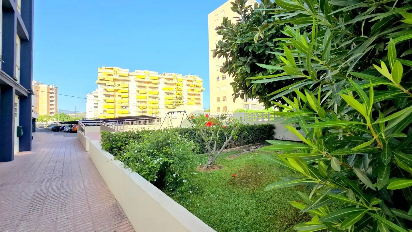 Vista exterior de Apartamento en venta en Gandia con Aire acondicionado, Terraza y Amueblado