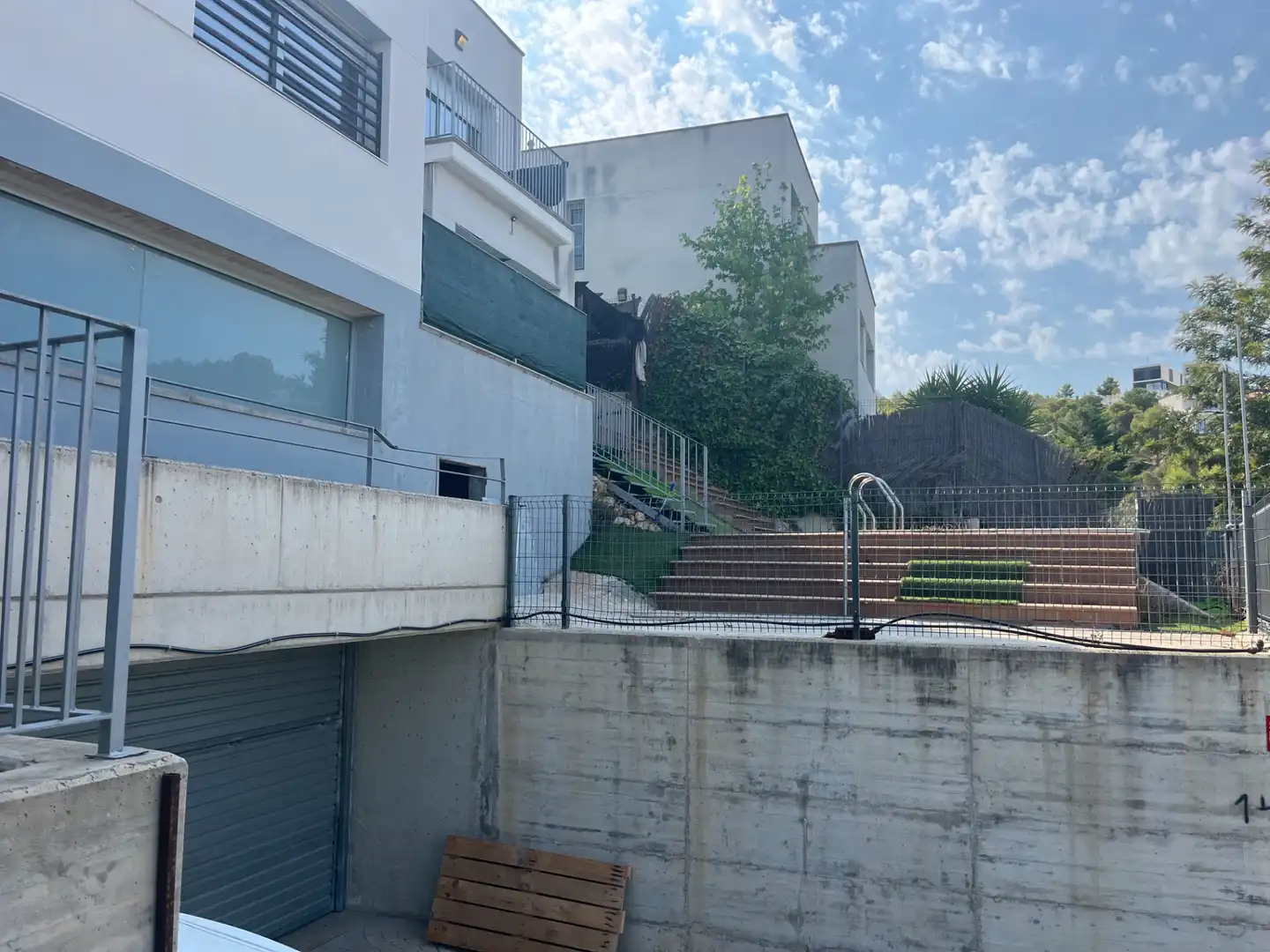 Vista exterior de Casa adosada en venta en Sant Pere de Ribes con Calefacción, Terraza y Trastero
