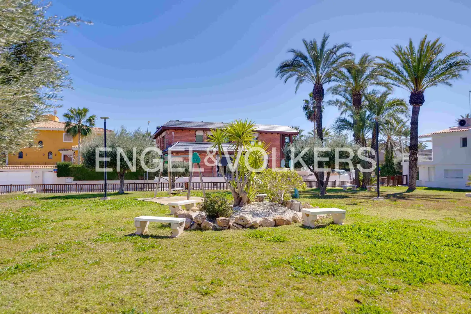 Vista exterior de Casa o xalet en venda en Orihuela amb Aire condicionat, Calefacció i Terrassa