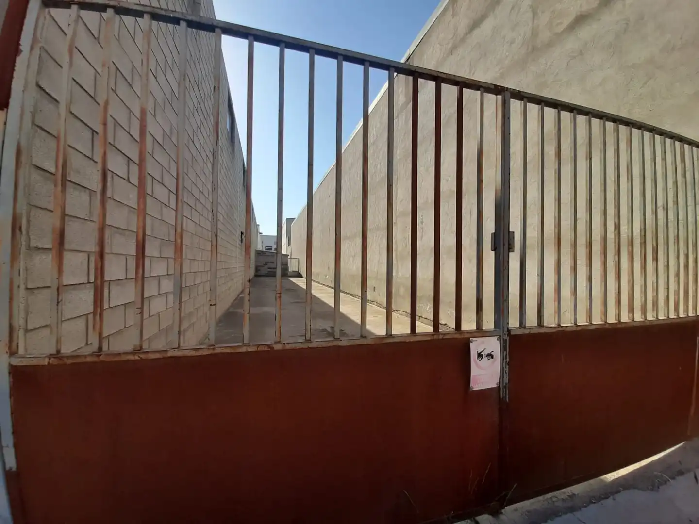Außenansicht von Fabrikhallen zum Verkauf in Tàrrega