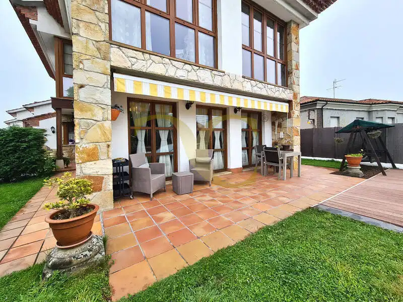 Terraza de Casa o chalet en venta en Noreña con Calefacción, Jardín privado y Terraza