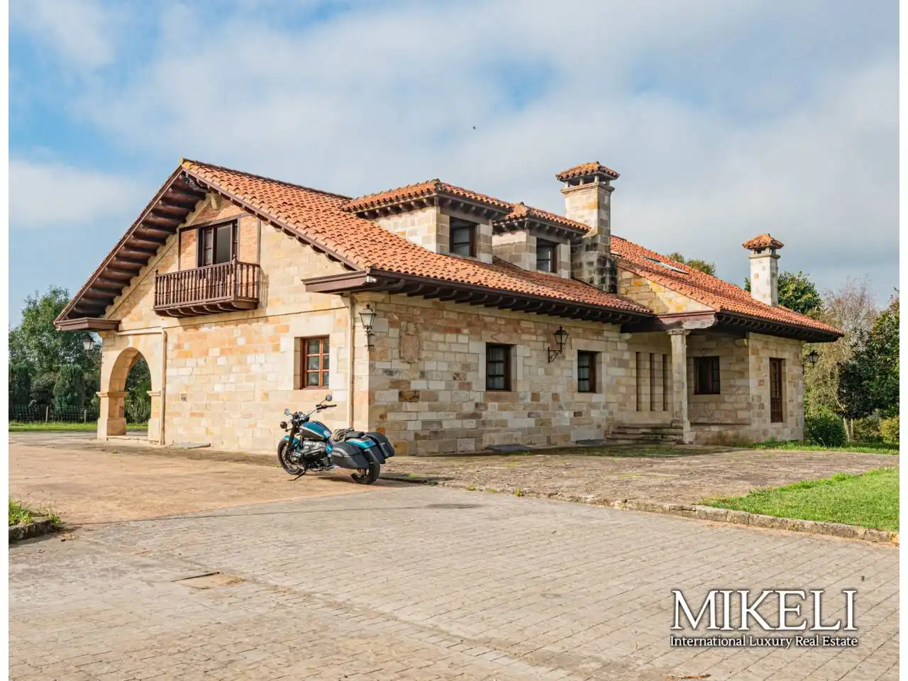Vista exterior de Casa o chalet en venta en Santillana del Mar con Calefacción, Jardín privado y Parquet