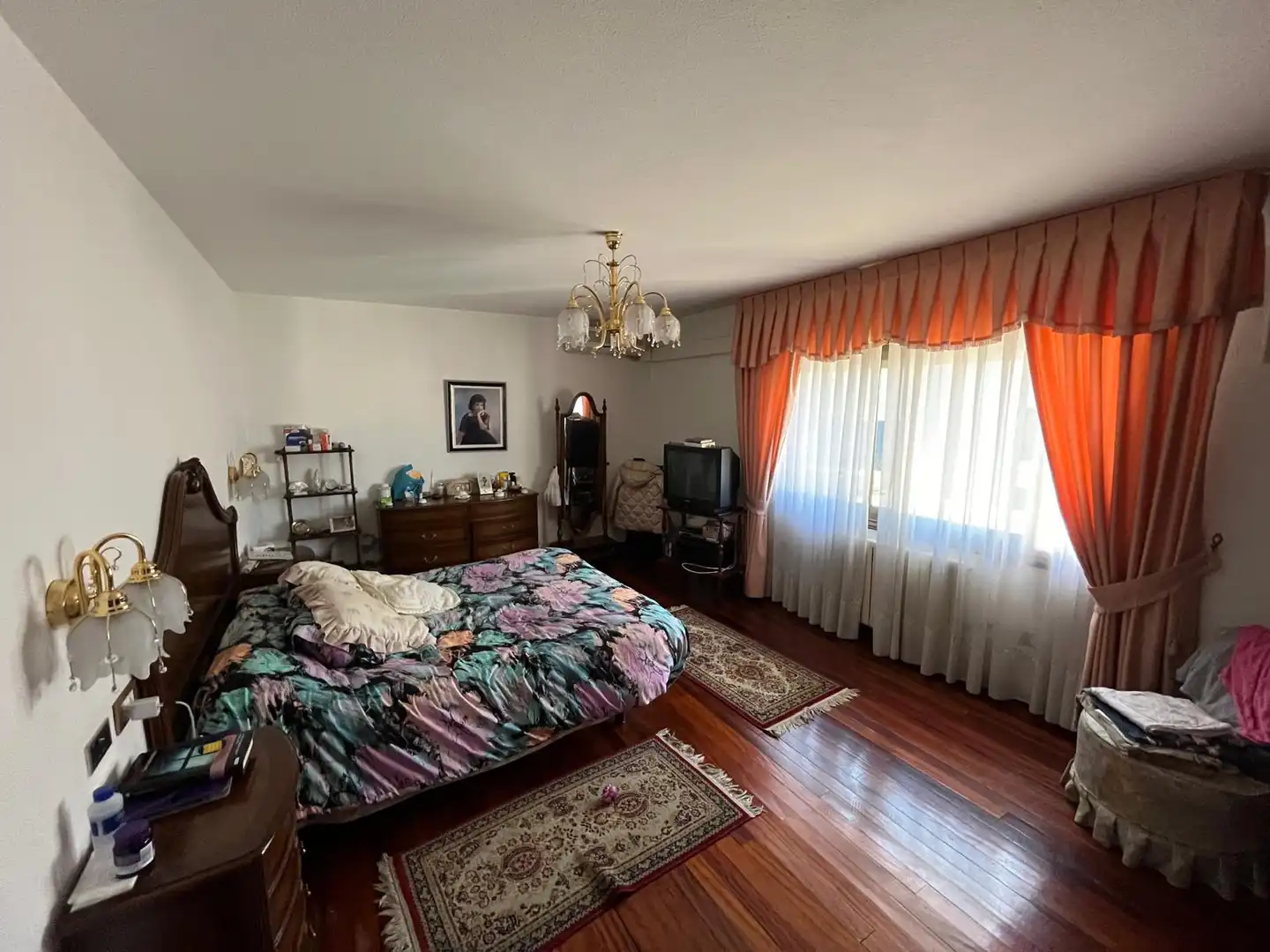 Dormitori de Casa o xalet en venda en Vigo  amb Calefacció, Jardí privat i Parquet