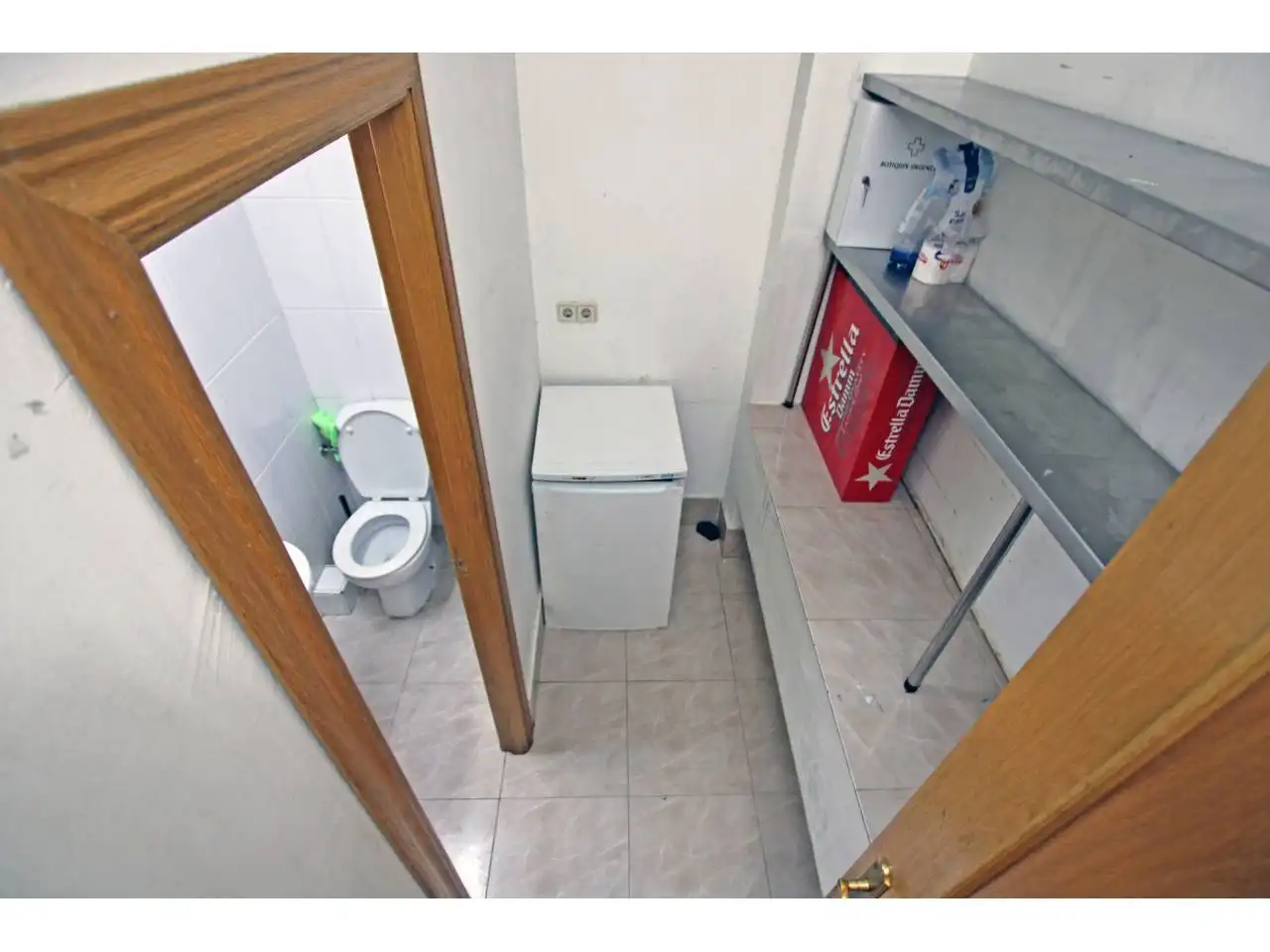 Bany de Local en venda en Guadalajara amb Aire condicionat