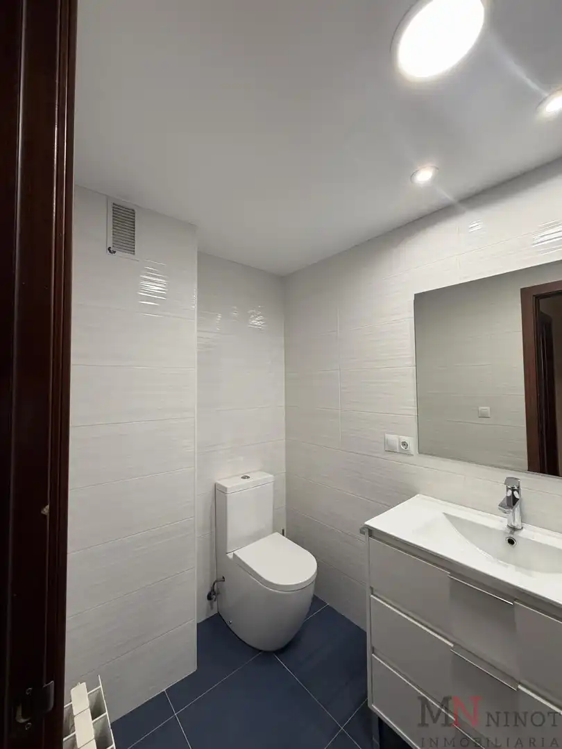 Baño de Piso en venta en Castellón de la Plana / Castelló de la Plana con Aire acondicionado, Calefacción y Balcón