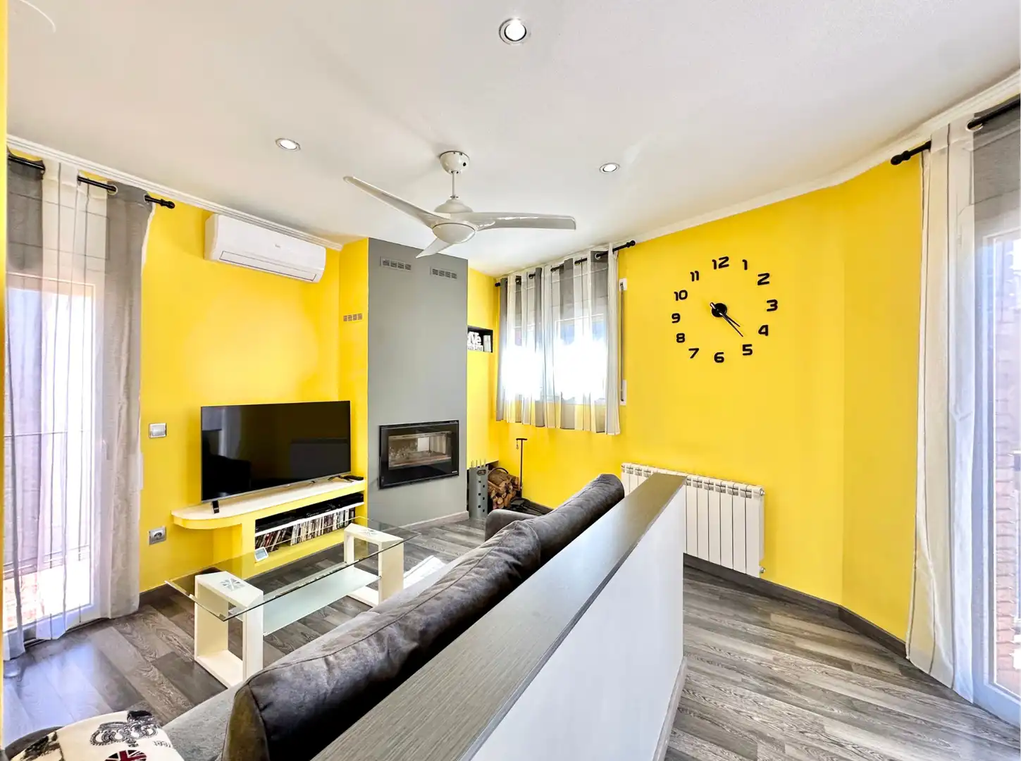 Living room of Houses for sale in Torelló  with Air Conditioner, Heating and Private garden