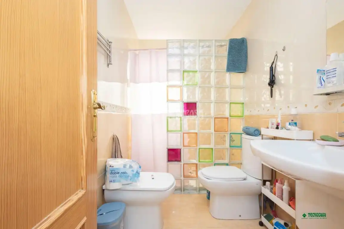 Baño de Piso en venta en Almería con Aire acondicionado
