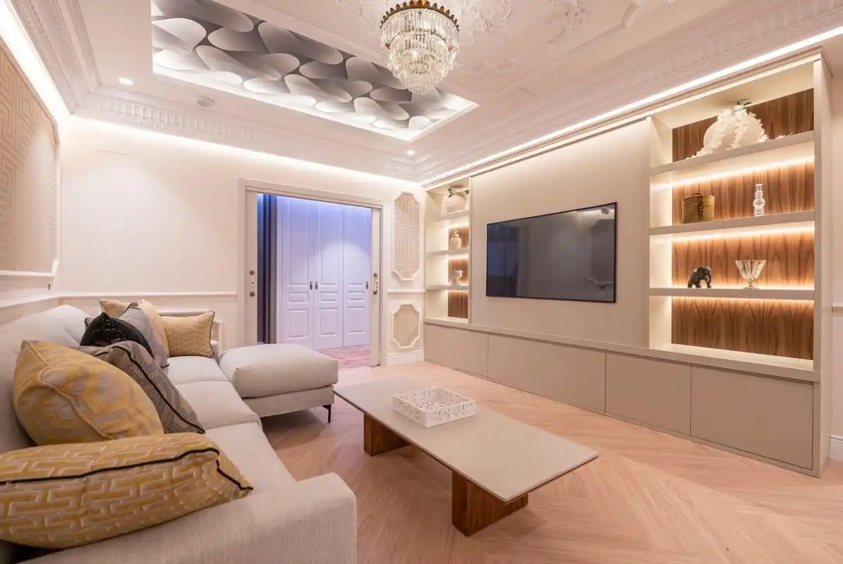 Flat with lift for sale in C. de Guzmán el Bueno, imagen 2