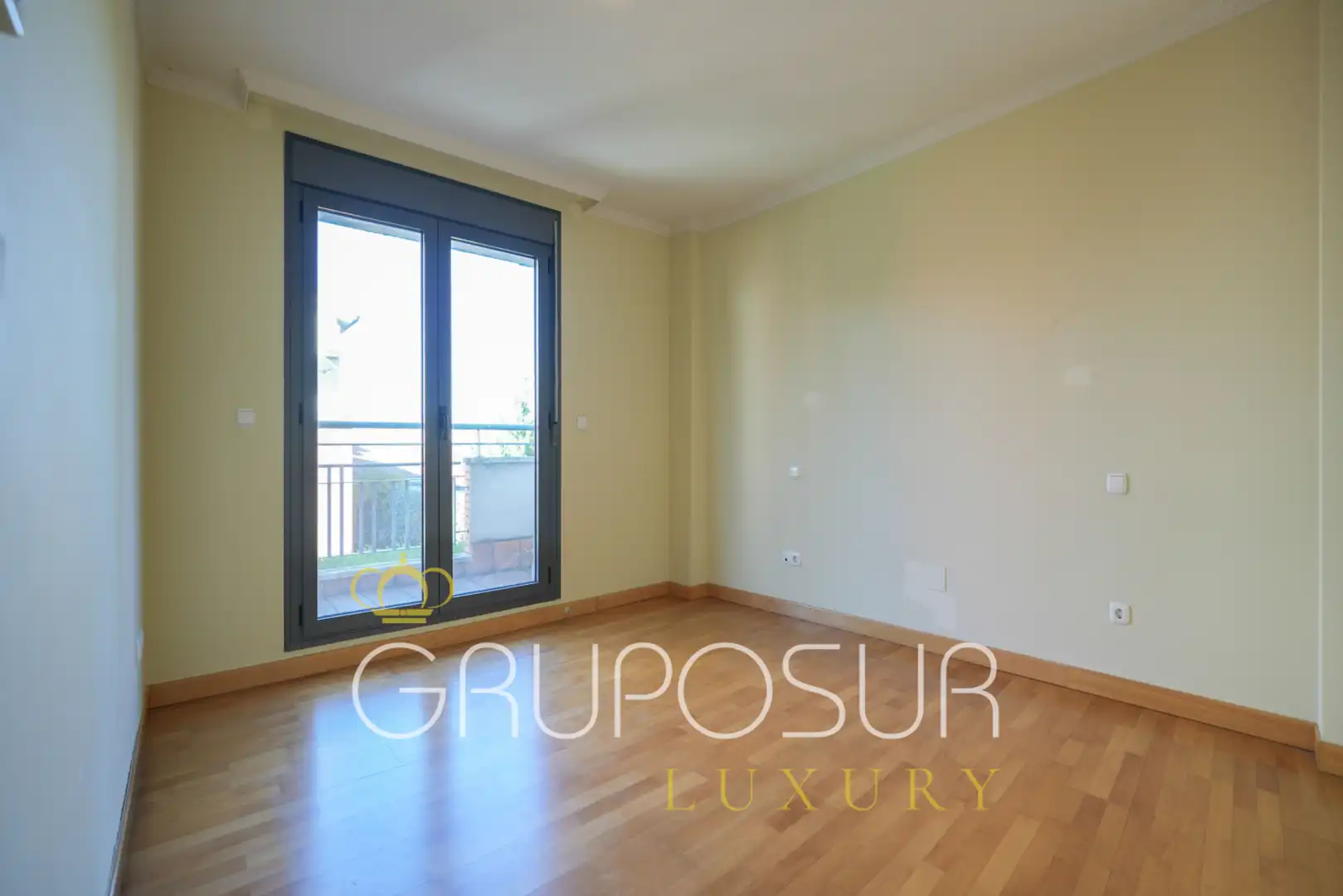 Dormitori de Casa adosada en venda en Valladolid amb Calefacció, Jardí privat i Parquet
