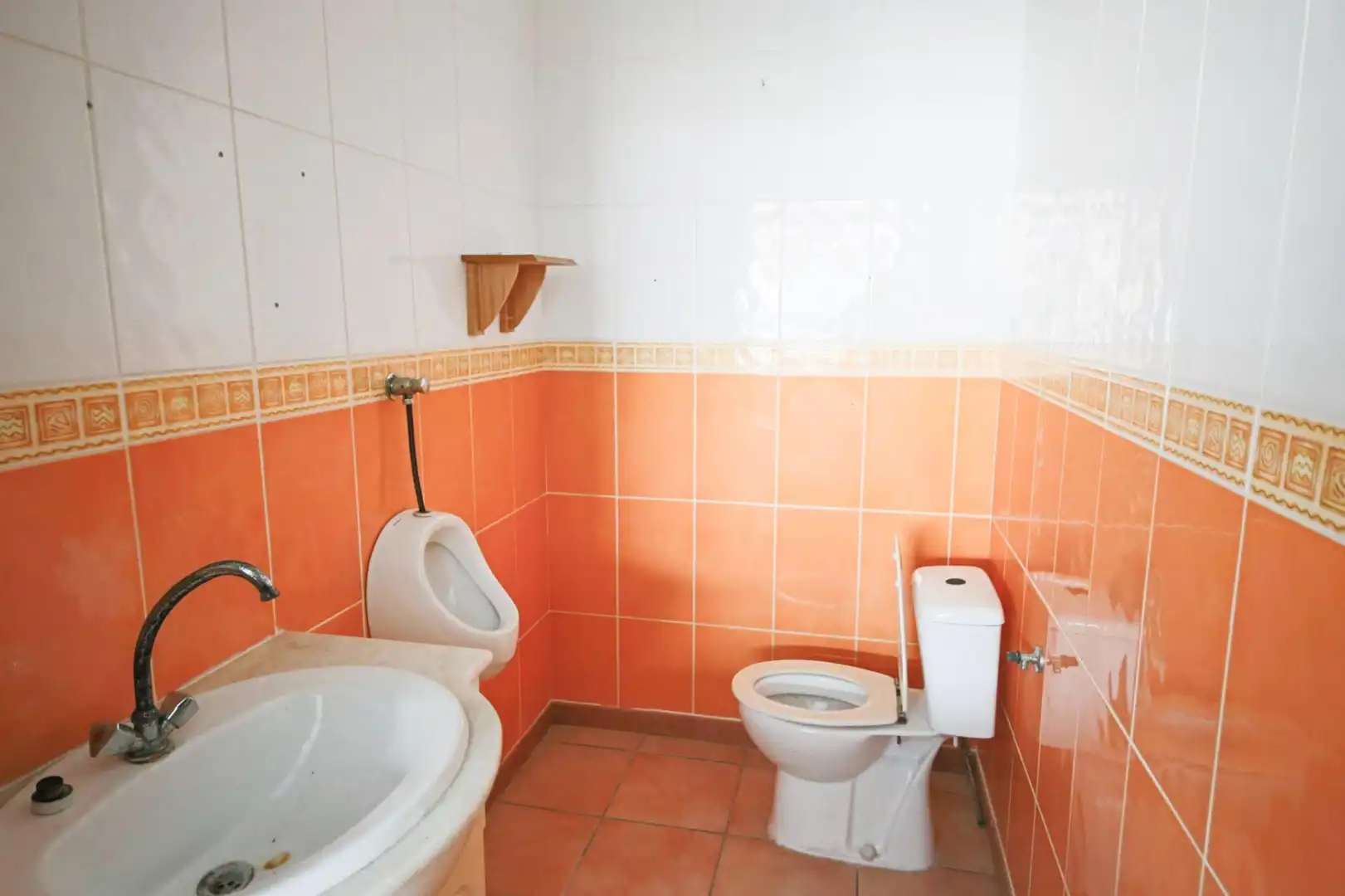 Badezimmer von Geschaftsraum zur Miete in Rojales