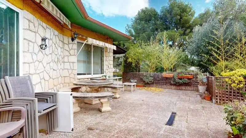 Terrassa de Casa o xalet en venda en La Muela amb Aire condicionat, Calefacció i Jardí privat