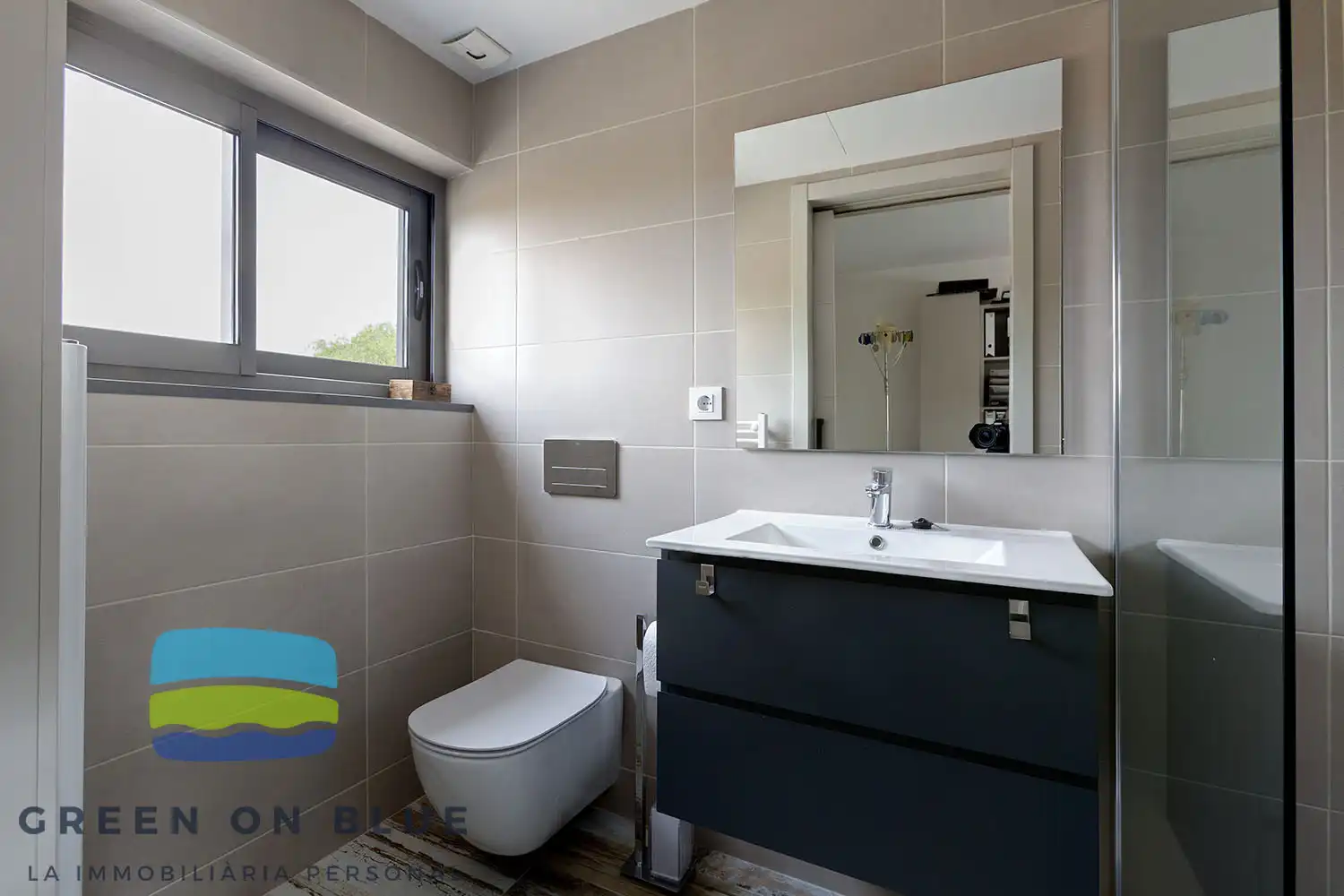 Bathroom of Houses for sale in Peralada  with Air Conditioner, Oven and Washing machine