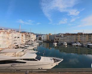 Vista exterior de Apartament en venda en Empuriabrava amb Aire condicionat i Moblat