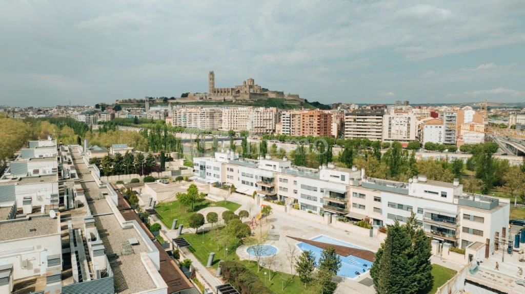 Exterior view of Flat for sale in  Lleida Capital  with Air Conditioner, Heating and Parquet flooring