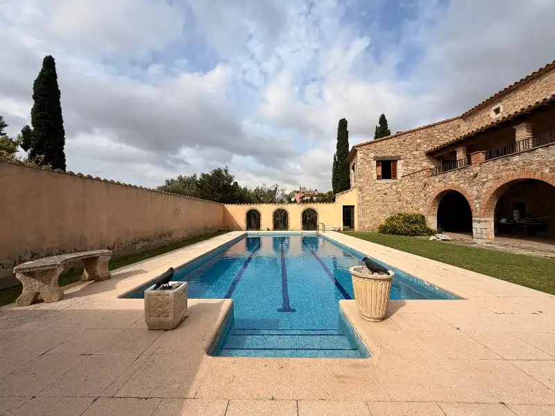 Casa con terraza en venta en Carrer de Figueres