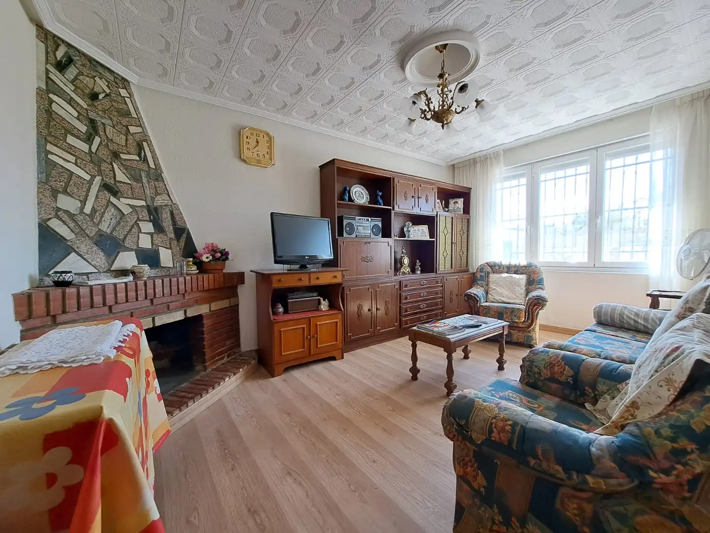 Sala de estar de Casa o chalet en venta en Villasabariego con Calefacción, Parquet y Amueblado