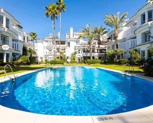 Vista exterior de Apartament en venda en Marbella amb Parquet, Terrassa i Piscina comunitària