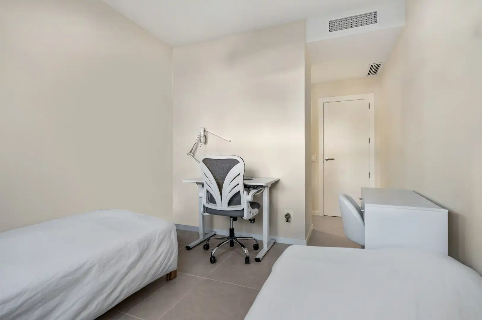 Bedroom of Ground floor for sale in Estepona  with Air Conditioner, Private garden and Terrace