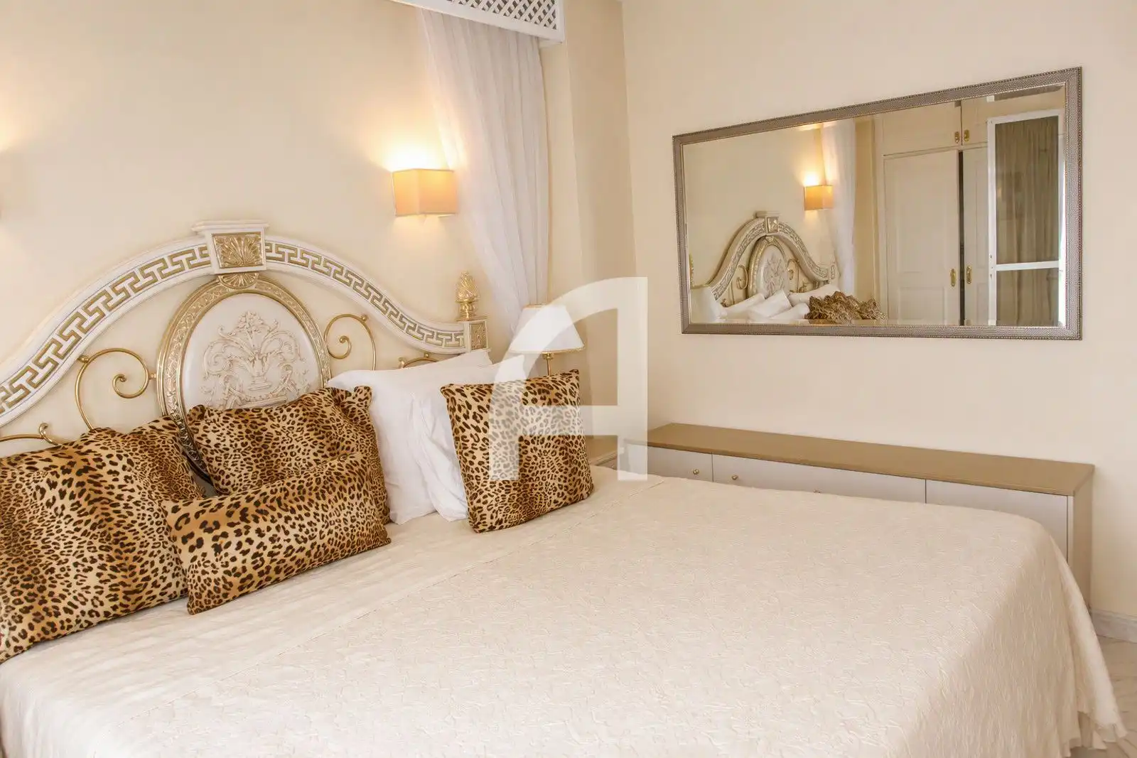 Schlafzimmer von Dachboden zum Verkauf in Benalmádena mit Klimaanlage, Heizung und Terrasse