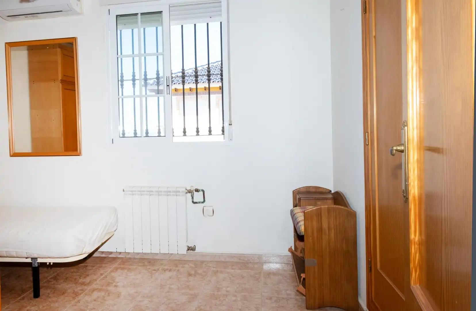 Habitación de Casa adosada en venta en Torrevieja con Aire acondicionado, Calefacción y Jardín privado