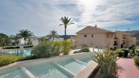 Piscina de Àtic en venda en Estepona amb Calefacció, Jardí privat i Parquet