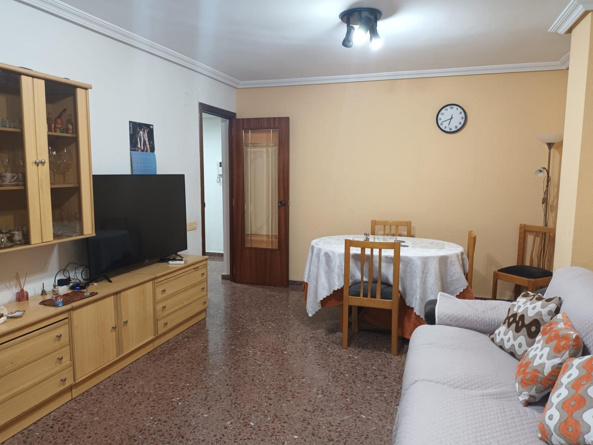 Sala d'estar de Pis en venda en Ontinyent amb Aire condicionat, Traster i Balcó