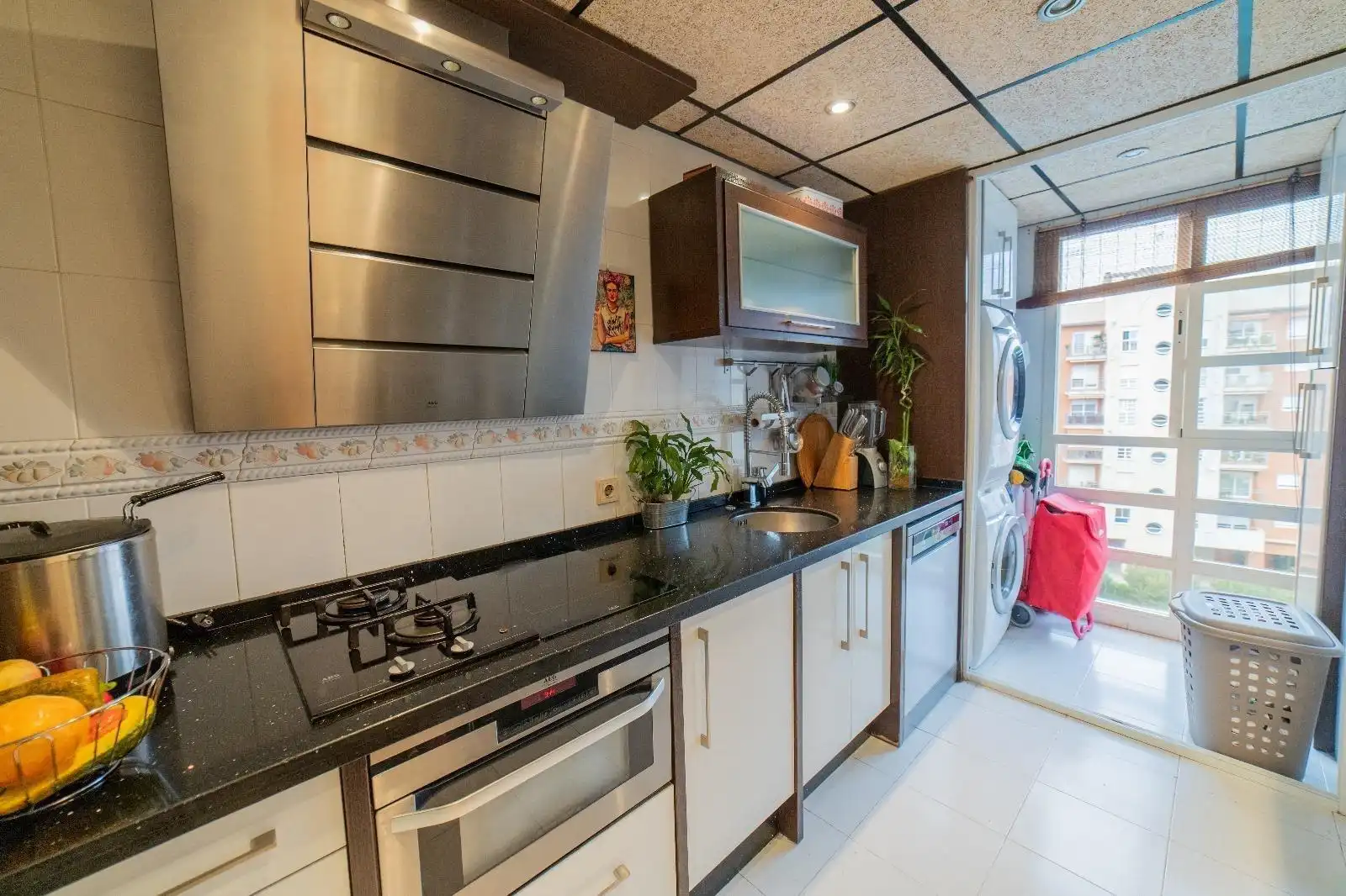 Küche von Wohnung zum Verkauf in Sevilla mit Klimaanlage, Privatgarten und Terrasse