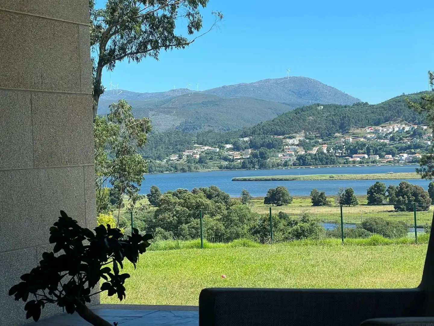 Vista exterior de Casa o chalet en venta en O Rosal   con Calefacción, Jardín privado y Terraza