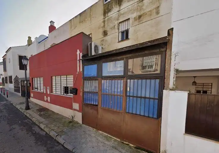 Reihenhaus mit Garten zum Verkauf in La Puebla del Río, imagen 2
