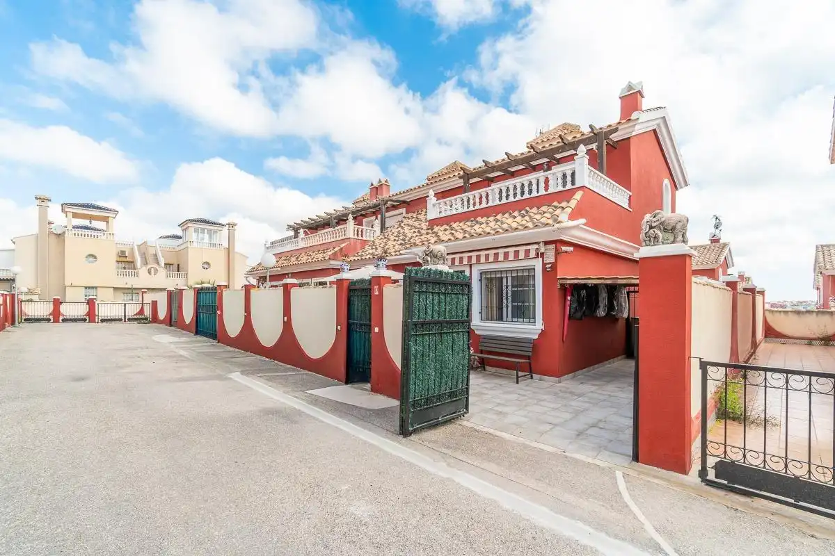 Vista exterior de Casa o chalet en venta en Orihuela con Aire acondicionado, Jardín privado y Trastero