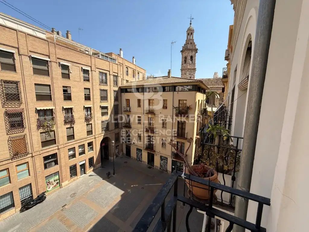 Vista exterior de Pis de lloguer en Valencia amb Balcó