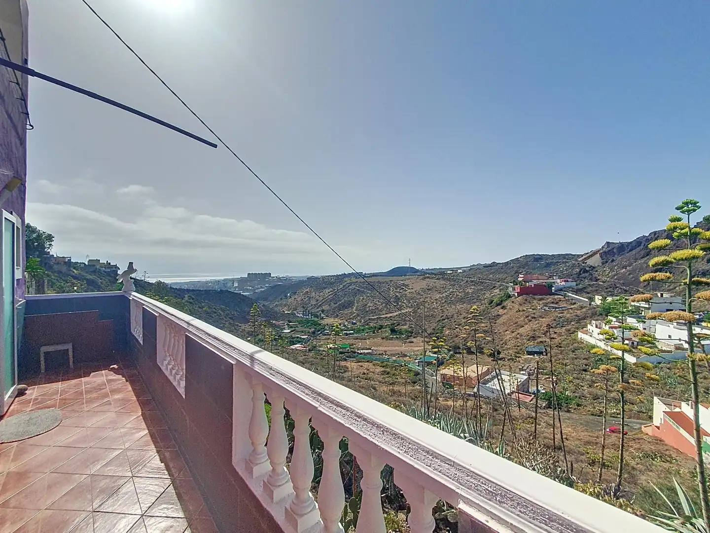 Vista exterior de Casa adosada en venda en Telde amb Aire condicionat