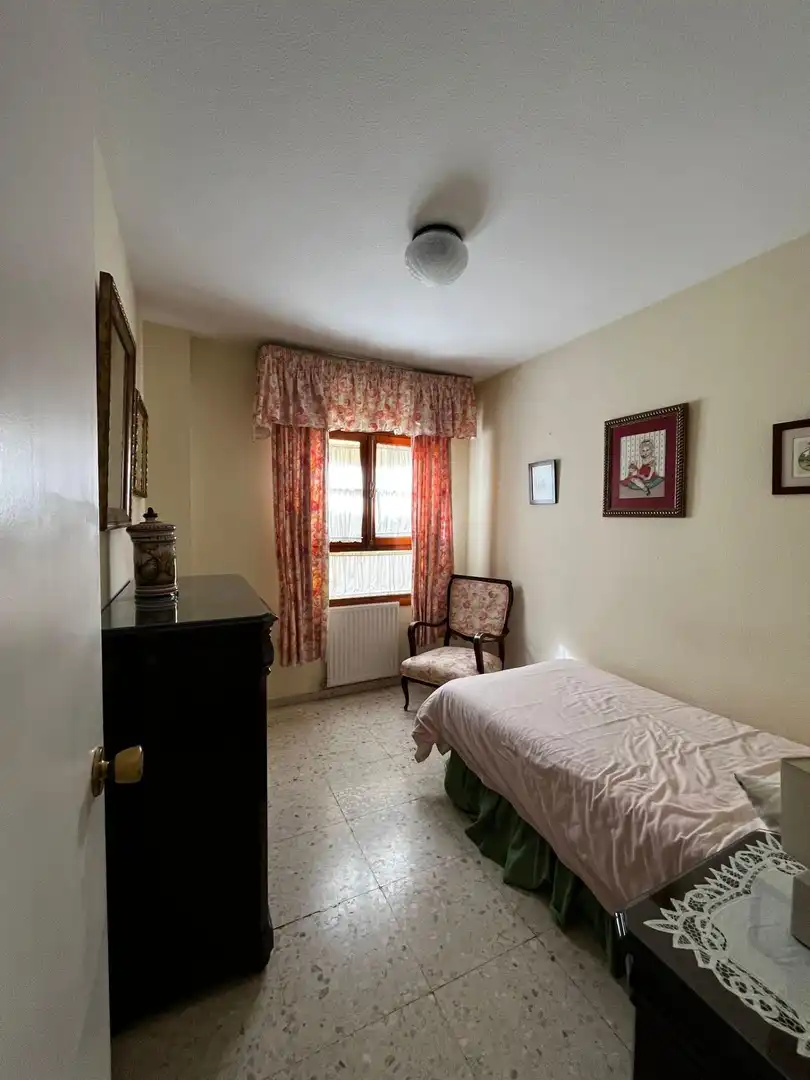 Bedroom of Flat for sale in Sevilla  with Air Conditioner, Heating and Storage room